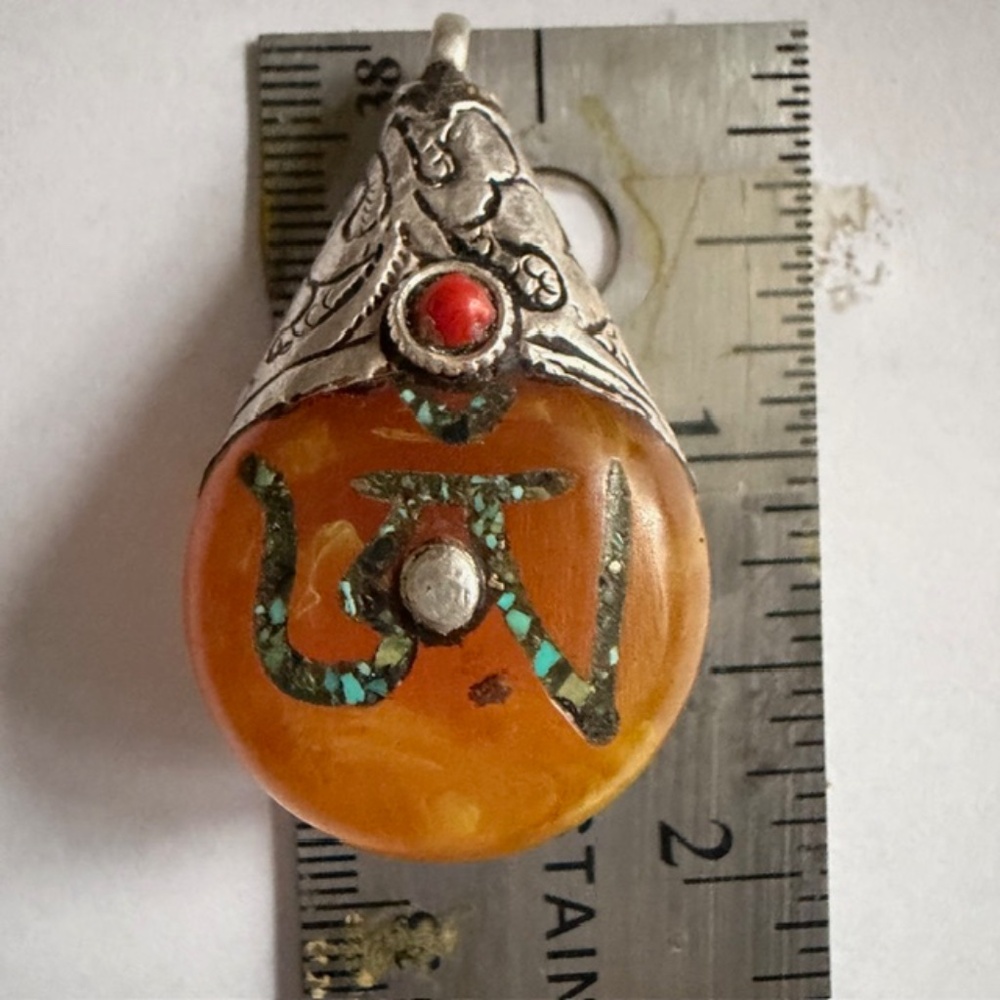 Tibetan Amber Pendant - Picture 2 of 5